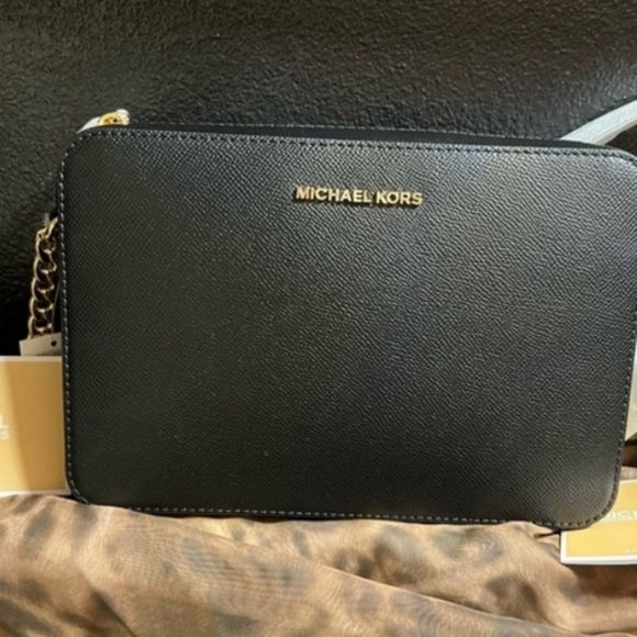 MICHAEL KORS Jet Set Item East West Shoulder Crossbody Camera Bag Black Gold - Picture 10 of 17